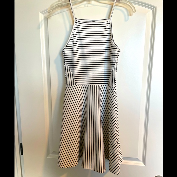 Summer Dress☀️ - Picture 2 of 4